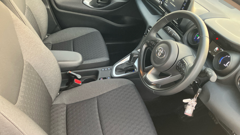 Toyota Yaris 1.5 Hybrid Design 5dr CVT Hybrid Hatchback